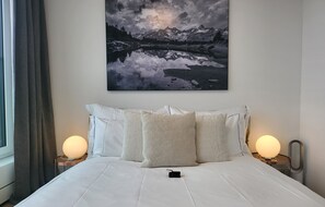 City Apartment | Minibar, desk, laptop workspace, soundproofing - Park Tower City View Apartments (Zug)