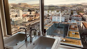 City Apartment, 2 Bedrooms, City View, Tower | Bathroom sink