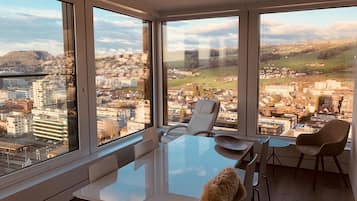 Departamento urbano, 2 habitaciones, vista a la ciudad, torre | Servicio a la habitación