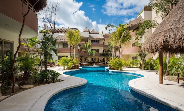 Outdoor pool, sun loungers
