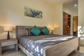 Appartement, 2 chambres, vue sur la piscine | 2 chambres, bureau, fer et planche à repasser, lit de bébé (gratuit)