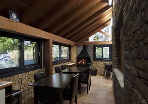 Der serveres frokost og aftensmad