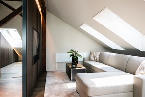Presidential-Apartment, 2 Schlafzimmer, Seeblick | 2 Schlafzimmer, hochwertige Bettwaren, Minibar, Schreibtisch