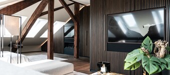 Airhome Limmatquai River View Apartment