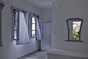 Minibar, iron/ironing board, free WiFi
