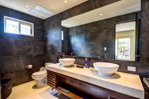 Bathroom - Dolphin 3 bedroom penthouse private roof sleeps 7 (Tulum)