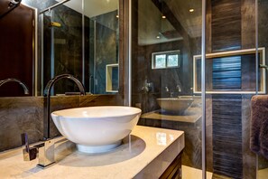 Penthouse, 3 bedrooms with kithchen, pool view | Bathroom - Dolphin 3 bedroom penthouse private roof sleeps 7 (Tulum)