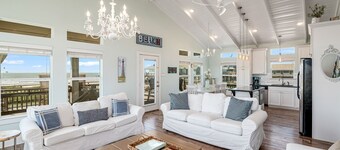 Chillax Inn 3 Bedroom Home by RedAwning