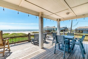 Outdoor dining - Chillax Inn 3 Bedroom Home by RedAwning (Port Bolivar)