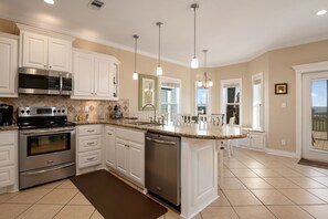 House, 3 Bedrooms | Private kitchen