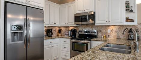 House, 3 Bedrooms | Private kitchen | Fridge, dishwasher, coffee/tea maker, electric kettle