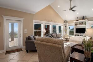 House, 3 Bedrooms | Living area