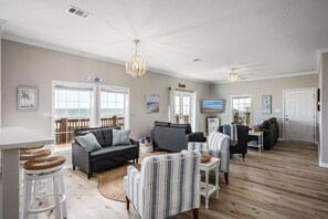 Huis, 2 slaapkamers | Woonruimte | Smart-tv, een dvd-speler en streamingdiensten