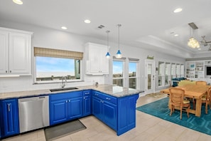 House, 4 Bedrooms | Private kitchen | Fridge, microwave, oven, coffee/tea maker