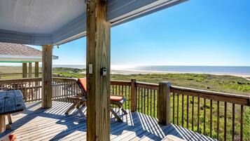 House, 4 Bedrooms | Terrace/patio