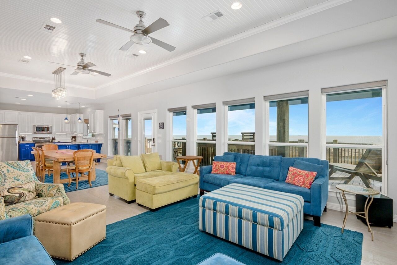 House, 4 Bedrooms | Living area