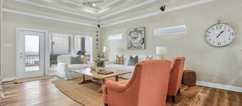 A La Playa 2 Bedroom Home by RedAwning