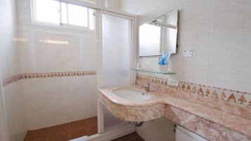 Family Room | Bathroom sink