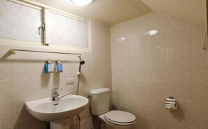 Bathroom sink - Better Future Homestay (Hualien City)