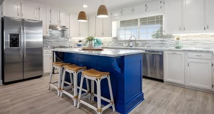 Bolivar Slam 3 Bedroom Home by RedAwning