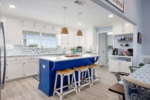 House, 3 Bedrooms | Private kitchen | Fridge, microwave, oven, dishwasher