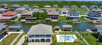 Bolivar Slam 3 Bedroom Home by RedAwning