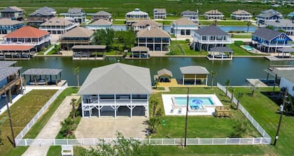 Bolivar Slam 3 Bedroom Home by RedAwning