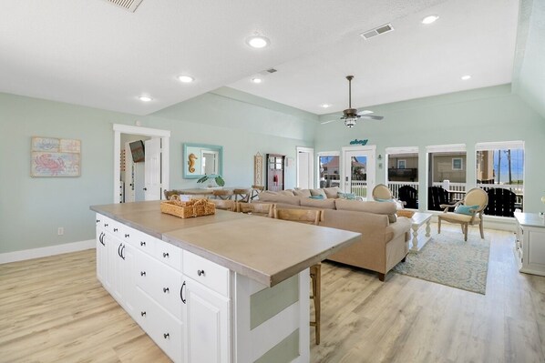 House, 3 Bedrooms | Private kitchen | Fridge, microwave, oven, coffee/tea maker