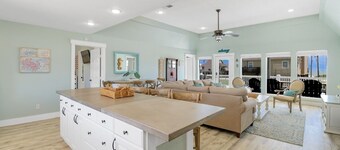 Always Sunny 3 Bedroom Home by RedAwning