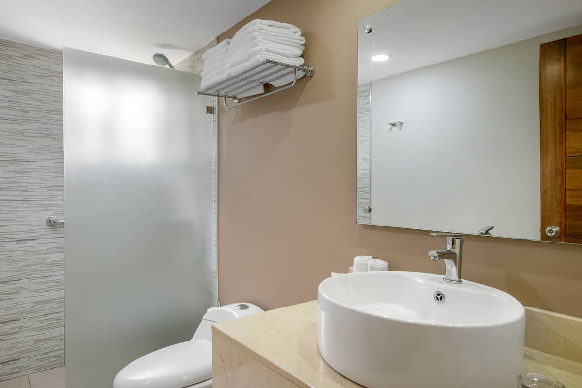 Shower, free toiletries, hair dryer, towels