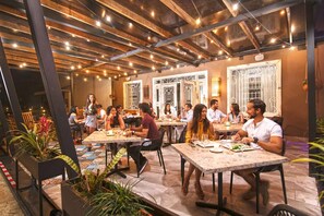 5 restaurants, breakfast, lunch, dinner served; Italian cuisine