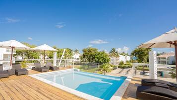 3 outdoor pools, pool umbrellas, sun loungers