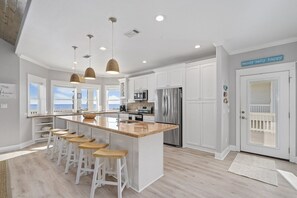 ハウス 4 ベッドルーム | 専用キッチン | 冷蔵庫、電子レンジ、食器洗い機、コーヒー / ティーメーカー