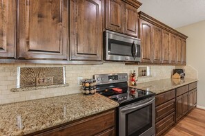 Ferienhaus, 3 Schlafzimmer | Eigene Küche | Kühlschrank, Mikrowelle, Ofen, Wasserkocher mit Kaffee-/Teezubehör