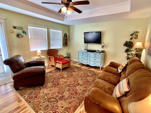 Living area - Mi Casa Del Mar 2 Bedroom Home by RedAwning (Port Bolivar)
