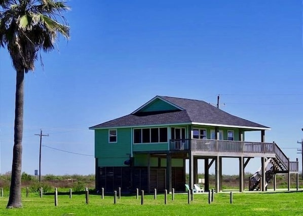 House, 2 Bedrooms | Exterior