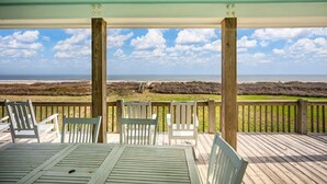 House, 4 Bedrooms | Outdoor dining - Lotz A View 4 Bedroom Home (Port Bolivar)