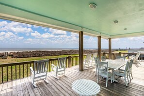 House, 4 Bedrooms | Outdoor dining - Lotz A View 4 Bedroom Home (Port Bolivar)