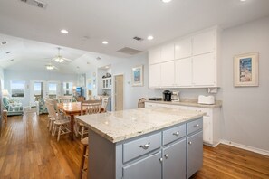 House, 4 Bedrooms | Dining - Lotz A View 4 Bedroom Home (Port Bolivar)