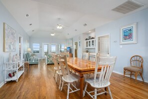 House, 4 Bedrooms | Dining - Lotz A View 4 Bedroom Home (Port Bolivar)