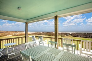 House, 4 Bedrooms | Outdoor dining - Lotz A View 4 Bedroom Home (Port Bolivar)