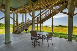 House, 2 Bedrooms | Outdoor dining