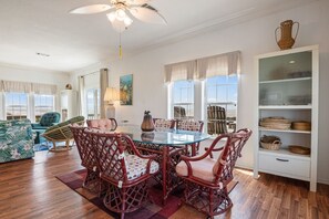 House, 2 Bedrooms | Dining