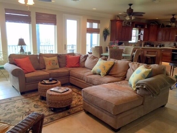 House, 4 Bedrooms | Living area | TV, DVD player