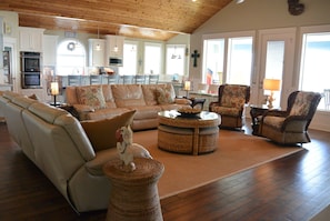 House, 4 Bedrooms | Living area