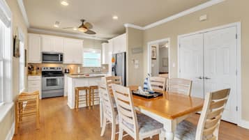 House, 2 Bedrooms | Dining