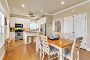 House, 2 Bedrooms | Dining - Sea Song 2 Bedroom Home by RedAwning (Port Bolivar)