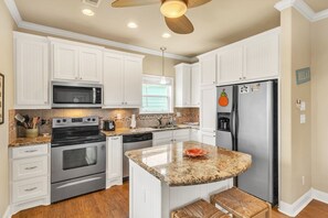 House, 2 Bedrooms | Private kitchen | Fridge, microwave, oven, coffee/tea maker - Sea Song 2 Bedroom Home by RedAwning (Port Bolivar)