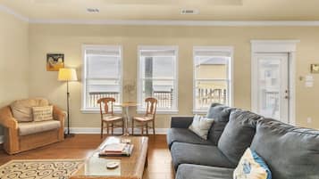 House, 2 Bedrooms | Living area | Smart TV, DVD player