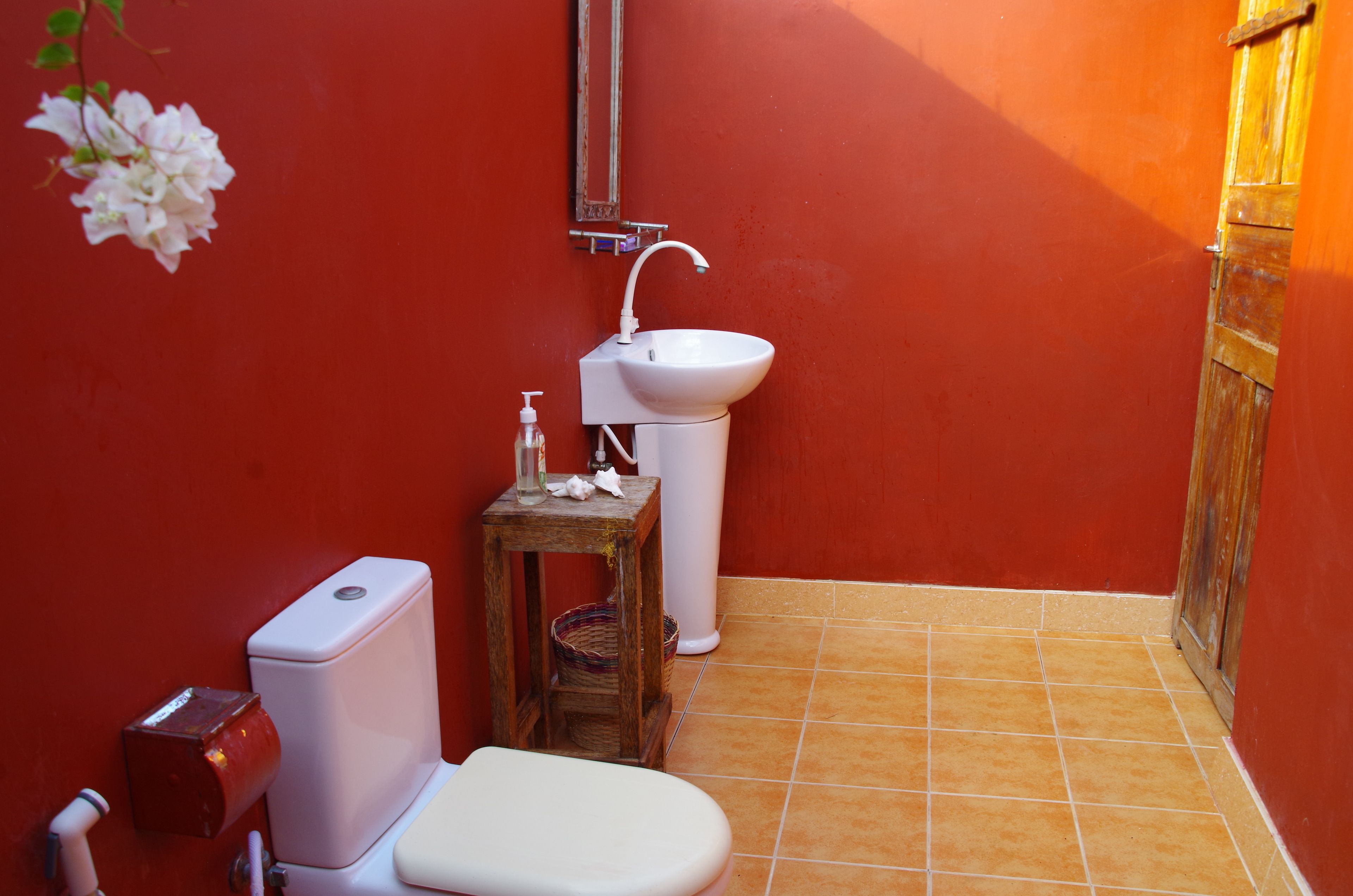 shower, free toiletries, towels